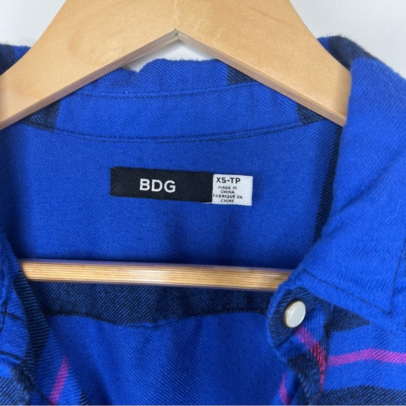 BDG Cropped Plaid Ruffle Flannel - Picture 6 of 9